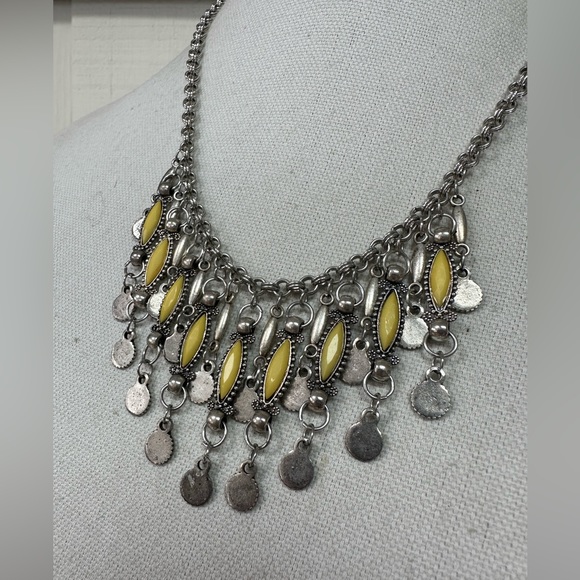 Silvertone necklace with yellow dangles - Picture 2 of 6